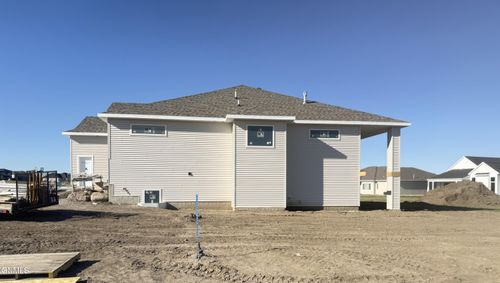 2722 Frisco Way, Bismarck, ND, 58503-5032 | Card Image