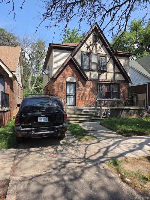 15891 Evanston St, Detroit, MI, 48224-2520 | Card Image