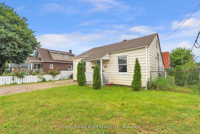 344 Drew St, House other with 3 bedrooms, 1 bathrooms and 2 parking in Oshawa ON | Image 2