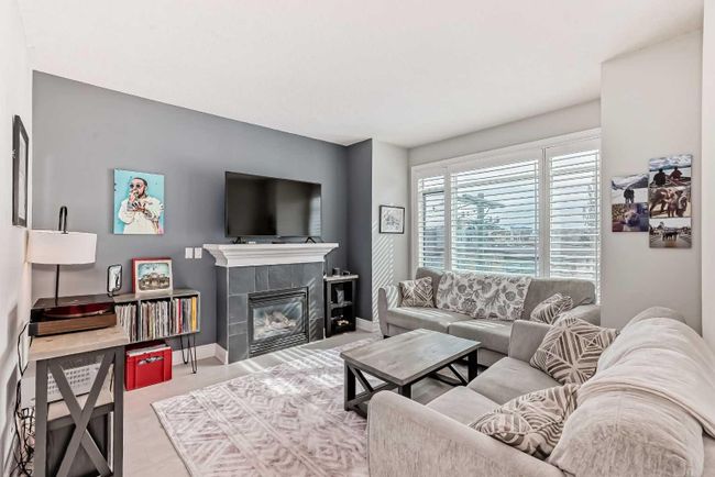 306 - 4 14 Street Nw, Home with 2 bedrooms, 1 bathrooms and 1 parking in Calgary AB | Image 2