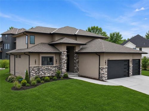 2531 Ne Woodland Oak Cir, Lee's Summit, MO, 64086-7125 | Card Image
