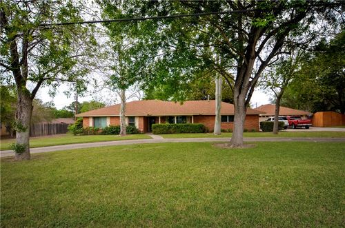 608 F, Floresville, TX, 78114 | Card Image