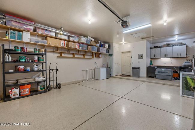 Garage | Image 35