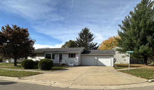 401 Shumway St, LENA, IL, 61048-9218 | Card Image