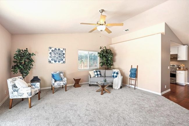 Spacious living room | Image 10