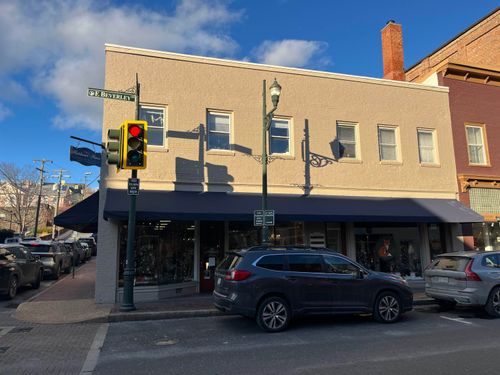 103 E Beverley St, STAUNTON, VA, 24401-4479 | Card Image