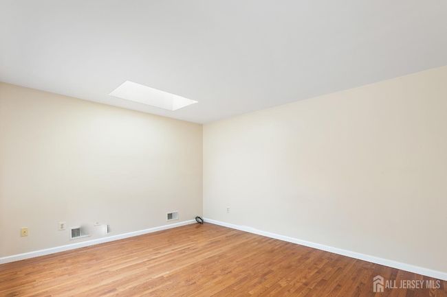 144 Goldmine Ln, Townhouse with 3 bedrooms, 4 bathrooms and null parking in Old Bridge NJ | Image 11