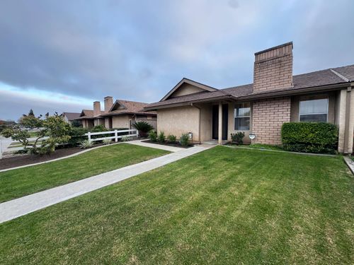 1306 E North Way, Dinuba, CA, 93618-1858 | Card Image