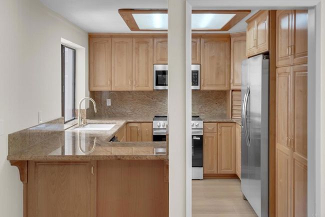 22 Seaview Dr S, Townhouse with 3 bedrooms, 3 bathrooms and 2 parking in Rolling Hills Estates CA | Image 11