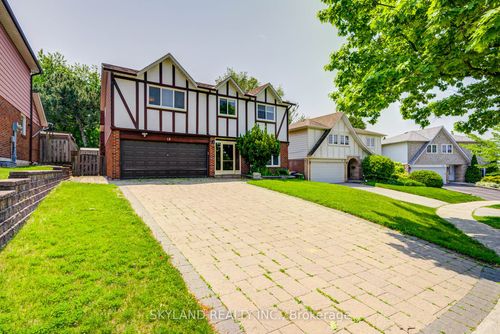 18 Tumbleweed Rd, North York, ON, M2J2N3 | Card Image