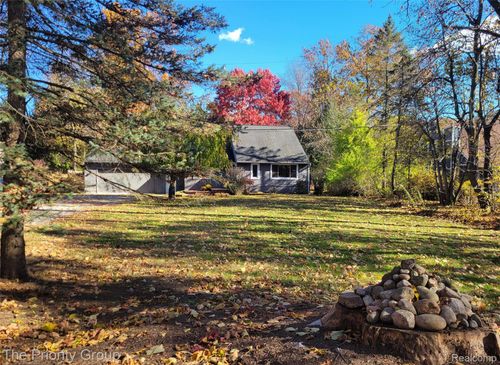 5650 Hillsboro Rd, Davisburg, MI, 48350-3614 | Card Image