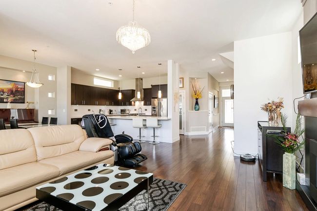 10499 Mceachern St, House other with 4 bedrooms, 4 bathrooms and 4 parking in Maple Ridge BC | Image 4