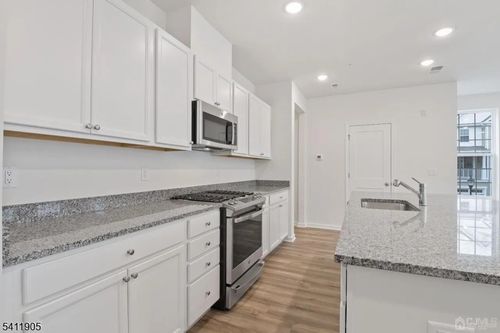 1-735 Station Rd, Dunellen, NJ, 08812-1382 | Card Image