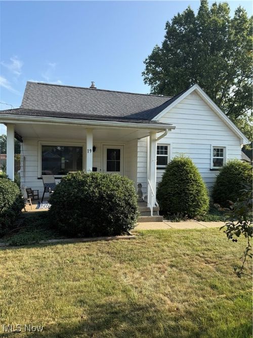 19 Renee Dr, Struthers, OH, 44471-1517 | Card Image