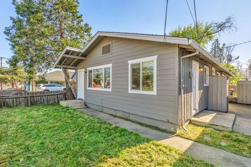 22 Elm St, Medford, OR, 97501-2920 | Card Image