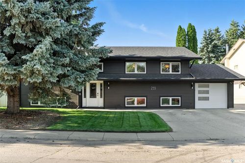 235 Willoughby Cres, Saskatoon, SK, S7H4W6 | Card Image