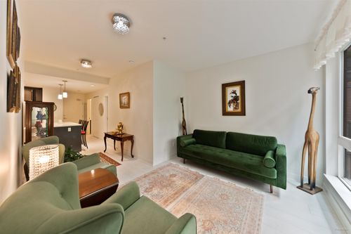 205-733 W 3rd St, North Vancouver, BC, V7M0C8 | Card Image