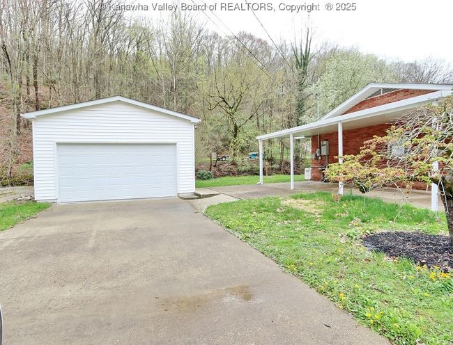 415 Midway Rd, House other with 3 bedrooms, 2 bathrooms and null parking in Alum Creek WV | Image 18