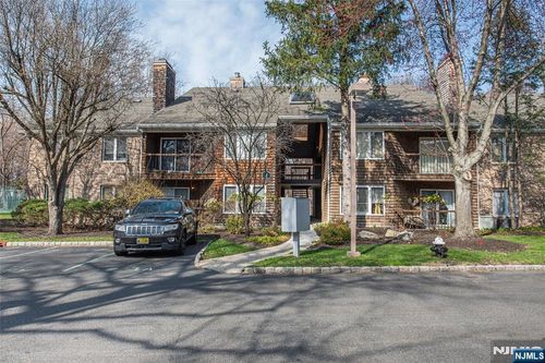 2 Tulip Cres, Little Falls, NJ, 07424-5624 | Card Image