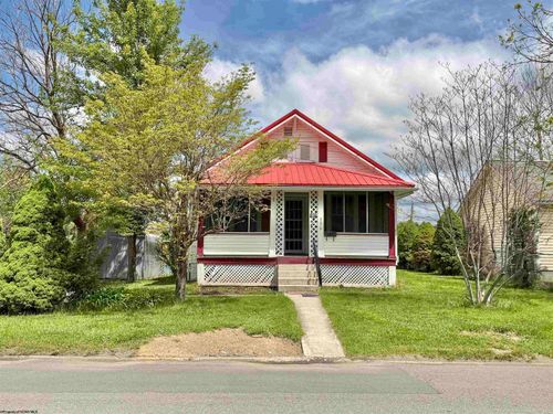 136 Heavner Ave, Elkins, WV, 26241-3642 | Card Image