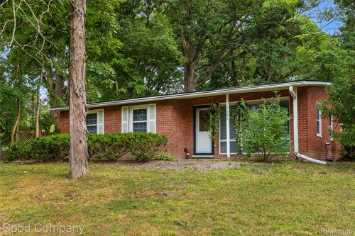 1395 Omega Rd, Walled Lake, MI, 48390-3744 | Card Image