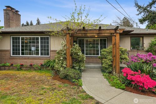 1529 22nd Ave Se, Olympia, WA, 98501-3081 | Card Image
