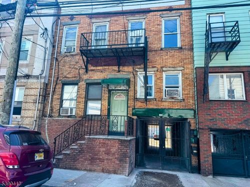 203 Oliver St, Newark, NJ, 07105-2068 | Card Image