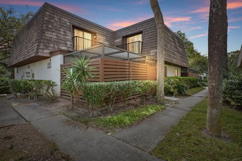 15202 W Pond Woods Dr, TAMPA, FL, 33618-1836 | Card Image