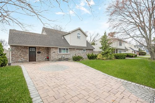 138 Rim Ln, Hicksville, NY, 11801-6162 | Card Image