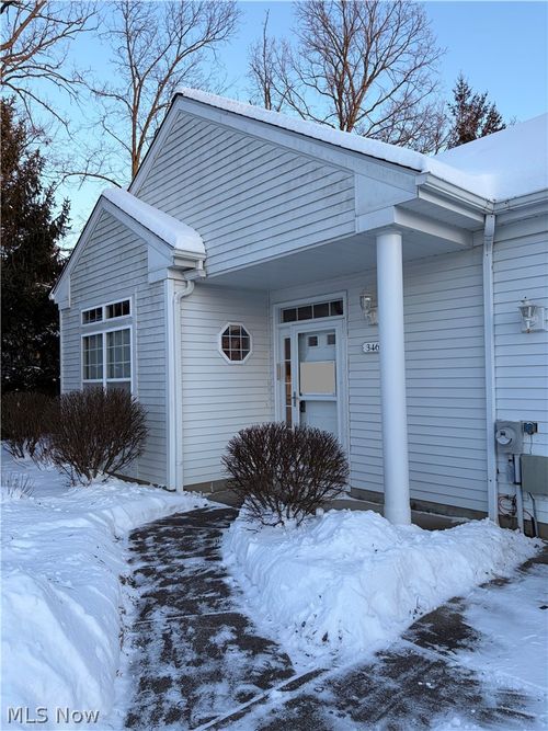 3461 E Prescott Cir, Cuyahoga Falls, OH, 44223-3734 | Card Image