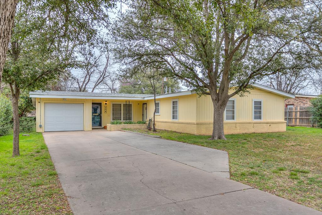 Greer St, San Angelo, TX 76903