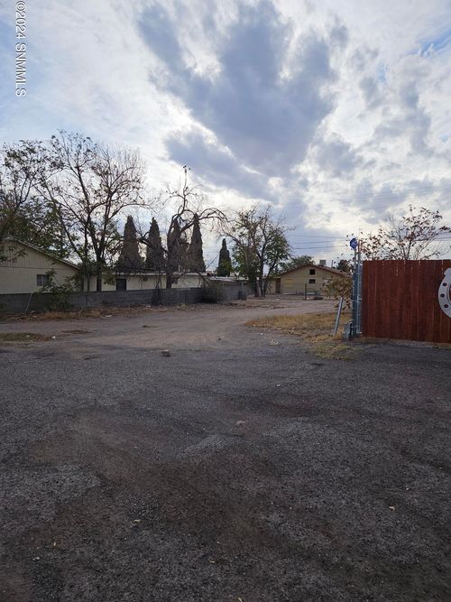 910 S Solano Dr, Las Cruces, NM, 88001-3802 | Card Image