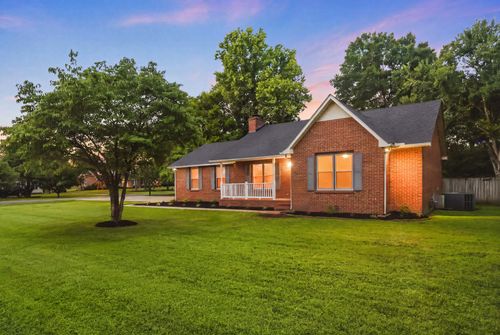 401 Ridgetop Dr, Smyrna, TN, 37167-5110 | Card Image