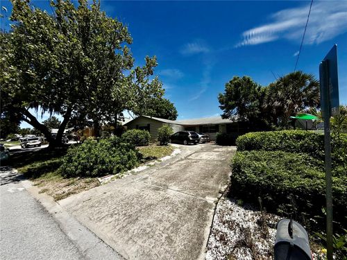 1004 Connecticut Rd, TARPON SPRINGS, FL, 34689-2829 | Card Image
