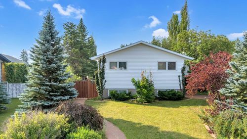 5211 55 Ave, Bashaw, AB, T0B0H0 | Card Image