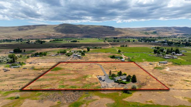 97010 W Good Rd, Home with 3 bedrooms, 3 bathrooms and null parking in Prosser WA | Image 17