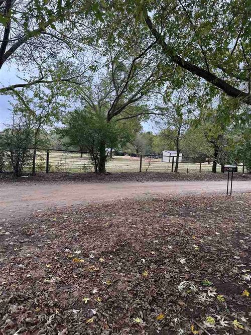 4 W Hickory St, Tryon, OK, 74875-7804 | Card Image