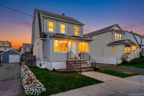 46 Derby St, Valley Stream, NY, 11581-1118 | Card Image
