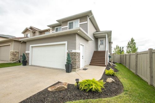 9427 Willow Dr, Grande Prairie, AB, T8X0G9 | Card Image