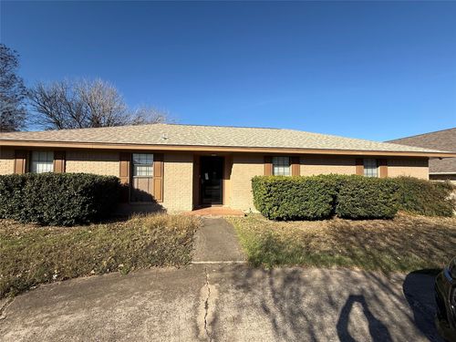214 Meadowlakes Dr, Meadowlakes, TX, 78654-6606 | Card Image