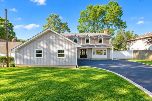 9 Sussex Lane, Brookhaven, NY, 11755 | Card Image