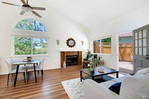 98 Village Cir, San Rafael, CA, 94903-4244 | Card Image