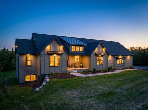908 Gavin Pass, Hudson, WI, 54016-8372 | Card Image