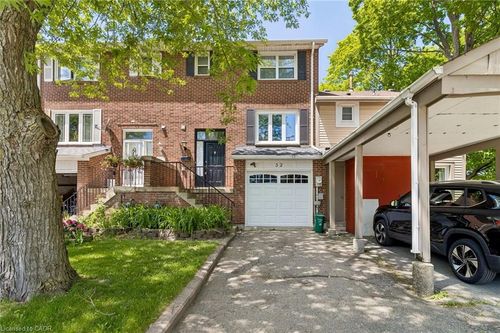 32 Lansing Square, Brampton, ON, L6Z1E6 | Card Image