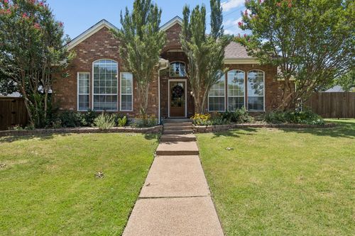 729 Herman Dr, Hurst, TX, 76054-2026 | Card Image