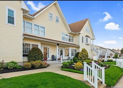 Walkway to Front Door | Image 2