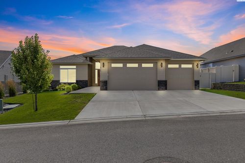 3729 S Van Buren Pl, Kennewick, WA, 99338-5087 | Card Image