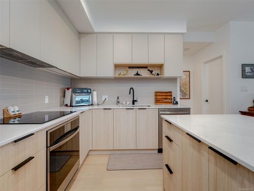307-3564 Ryder Hesjedal Way, Colwood, BC, V9C0V3 | Card Image