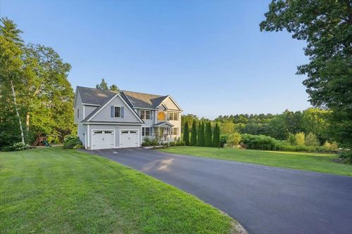40 Seavey Dr, Auburn, NH, 03032-3551 | Card Image