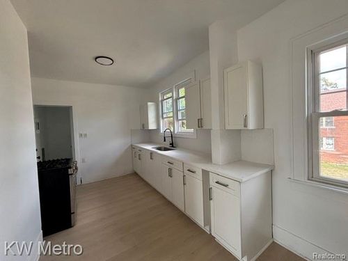 2952 Elmhurst St, Detroit, MI, 48206-1104 | Card Image